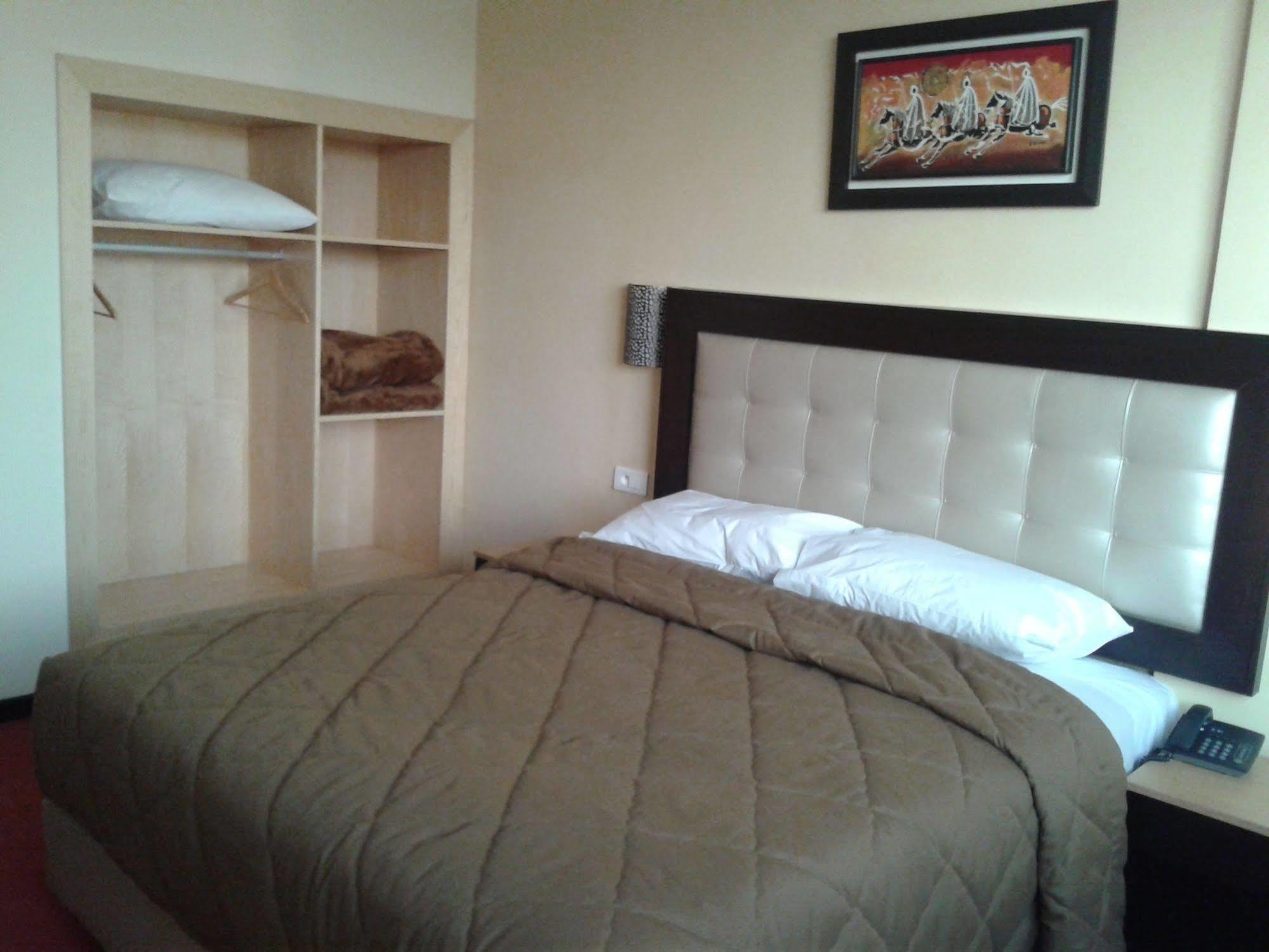 Hotel Al Akhawayn à Oujda Extérieur photo